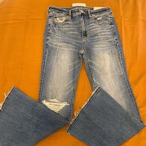 BRAND NEW American Eagle Highest rise flare jean size 6 short (28)